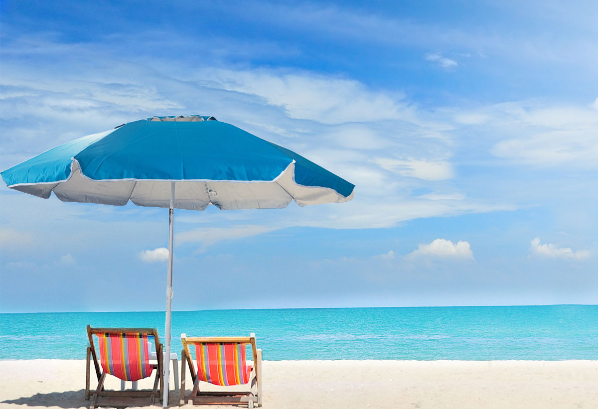 Η ομπρέλα τοποθετημένη σε μια παραλία.